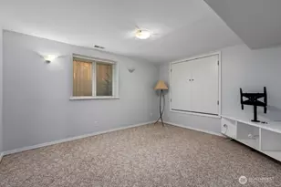 111 N 49th St, Seattle, WA 98103 - Photo 23