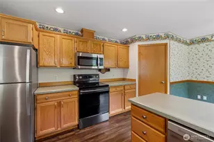 1083 Fidalgo Dr, Burlington, WA 98233 - Photo 11