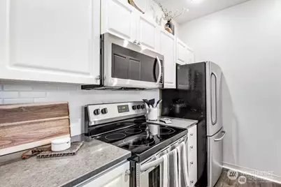 2414 1st Avenue #409, Seattle, WA 98121 - Photo 3