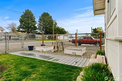 305 N Clark Street, Kittitas, WA 98934 - Photo 3
