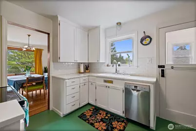 9726 F Street E, Tacoma, WA 98445 - Photo 19