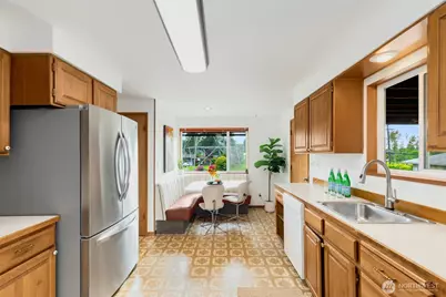 9912 51st Avenue S, Seattle, WA 98118 - Photo 11