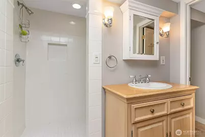 724 16th Avenue W, Kirkland, WA 98033 - Photo 17
