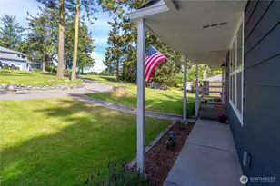 1986 Peacock Ln, Oak Harbor, WA 98277 - Photo 5