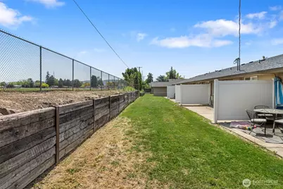 1011 1013, 1015 S 48th Avenue, Yakima, WA 98908 - Photo 11