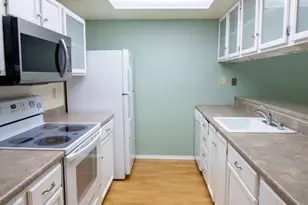 8800 20th Ave NE, Seattle, WA 98115 - Photo 3