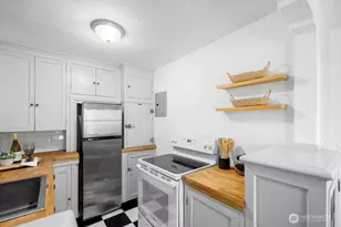 519 W Roy St, Seattle, WA 98119 - Photo 9