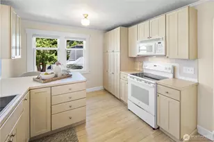 8920 240th St SW, Edmonds, WA 98026 - Photo 9