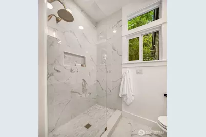 1014 4th Avenue N, Seattle, WA 98109 - Photo 21