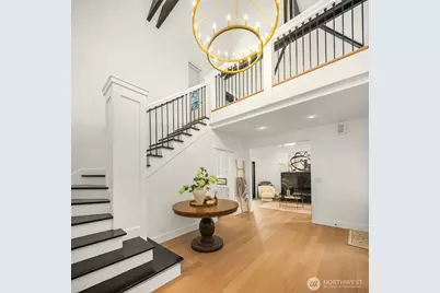 1014 4th Avenue N, Seattle, WA 98109 - Photo 3
