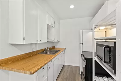 2215 Jackson Avenue, Everett, WA 98203 - Photo 3