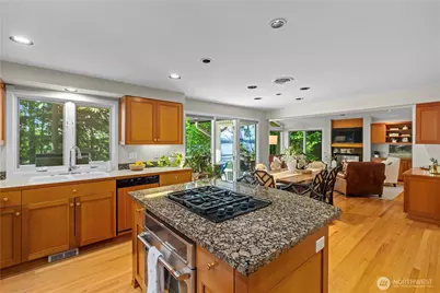 3813 W Mercer Way, Mercer Island, WA 98040 - Photo 3