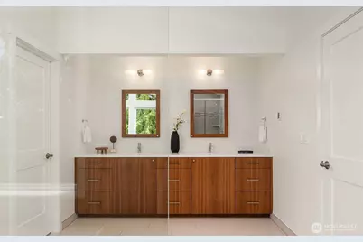 12516 Phinney Avenue N, Seattle, WA 98133 - Photo 19
