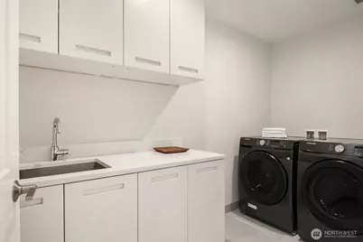 12516 Phinney Avenue N, Seattle, WA 98133 - Photo 27