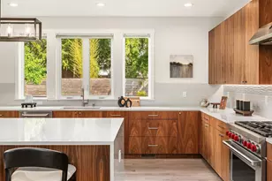 12516 Phinney Ave N, Seattle, WA 98133 - Photo 5