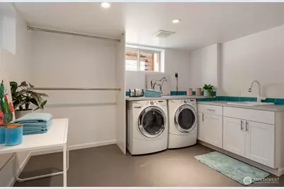 8317 Duncan Avenue S, Seattle, WA 98118 - Photo 35