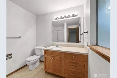 1712 Olympia Avenue SE, Renton, WA 98058 - Photo 17