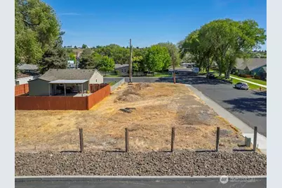 402 E Walnut Avenue, Moses Lake, WA 98837 - Photo 3