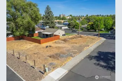 402 E Walnut Avenue, Moses Lake, WA 98837 - Photo 13