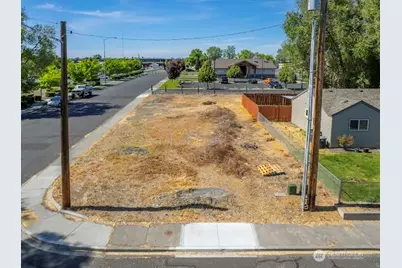 402 E Walnut Avenue, Moses Lake, WA 98837 - Photo 7