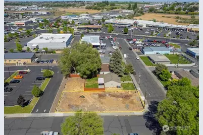 402 E Walnut Avenue, Moses Lake, WA 98837 - Photo 5