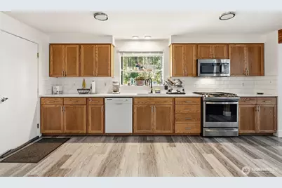 18320 Corliss Avenue N, Shoreline, WA 98133 - Photo 9