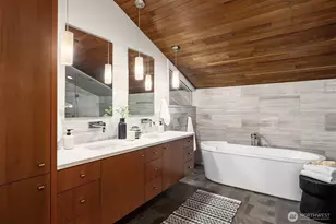 8221 NE 117th St, Kirkland, WA 98034 - Photo 31