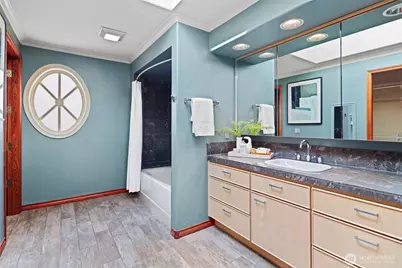 4701 NE Shore Place, Lake Forest Park, WA 98155 - Photo 23