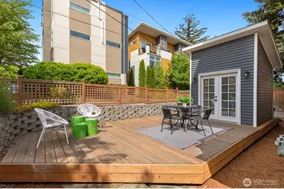 4208 Linden Avenue N, Seattle, WA 98103 - Photo 23