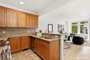 4208 Linden Ave N, Seattle, WA 98103 - Photo 11