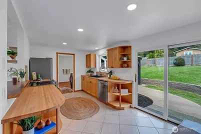 18610 10th Ave NE, Poulsbo, WA 98370 - Photo 3