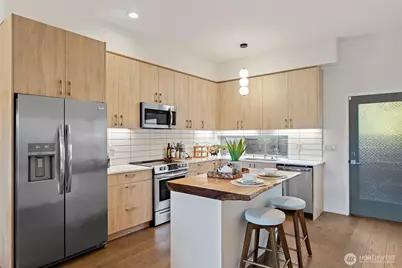 8424 24th Avenue SW, Seattle, WA 98106 - Photo 3