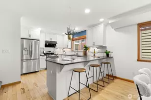 806 N 49th St, Seattle, WA 98103 - Photo 7
