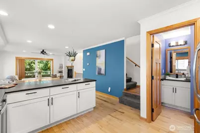 806 N 49th Street, Seattle, WA 98103 - Photo 3
