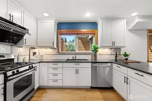 806 N 49th St, Seattle, WA 98103 - Photo 5