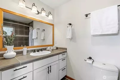 806 N 49th Street, Seattle, WA 98103 - Photo 17