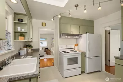 3505 Burke Avenue N, Seattle, WA 98103 - Photo 11