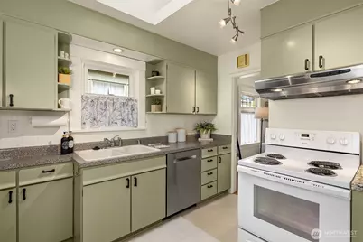 3505 Burke Avenue N, Seattle, WA 98103 - Photo 7