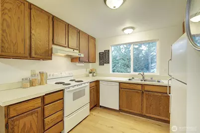 918 N 165th Street #6, Shoreline, WA 98133 - Photo 9