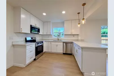 10216 Ainsworth Avenue S, Tacoma, WA 98444 - Photo 9