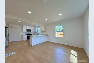 10216 Ainsworth Avenue S, Tacoma, WA 98444 - Photo 15