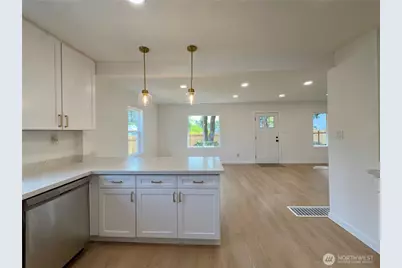 10216 Ainsworth Avenue S, Tacoma, WA 98444 - Photo 11
