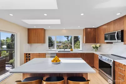 4531 Stanford Avenue NE, Seattle, WA 98105 - Photo 11