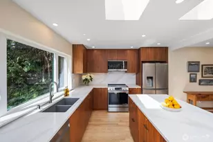 4531 Stanford Ave NE, Seattle, WA 98105 - Photo 9