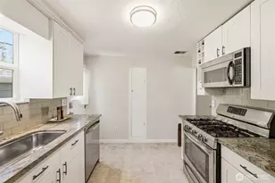 9416 5th Ave NE, Seattle, WA 98115 - Photo 11