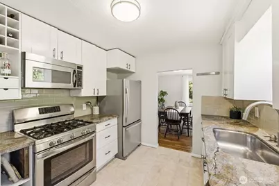 9416 5th Avenue NE, Seattle, WA 98115 - Photo 13