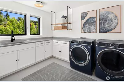 728 W Etruria Street, Seattle, WA 98119 - Photo 33