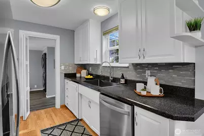 8627 34th Avenue SW, Seattle, WA 98126 - Photo 9