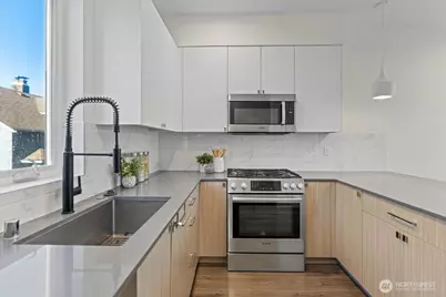2310 W Newton Street, Seattle, WA 98199 - Photo 5