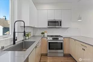 2310 W Newton St, Seattle, WA 98199 - Photo 5